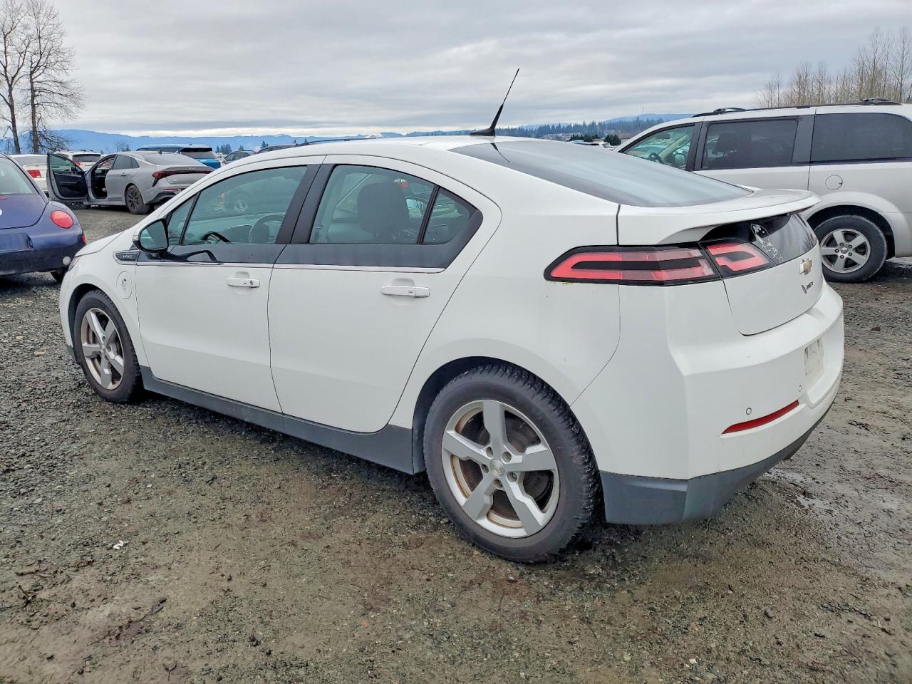 2014 CHEVROLET VOLT photo 2
