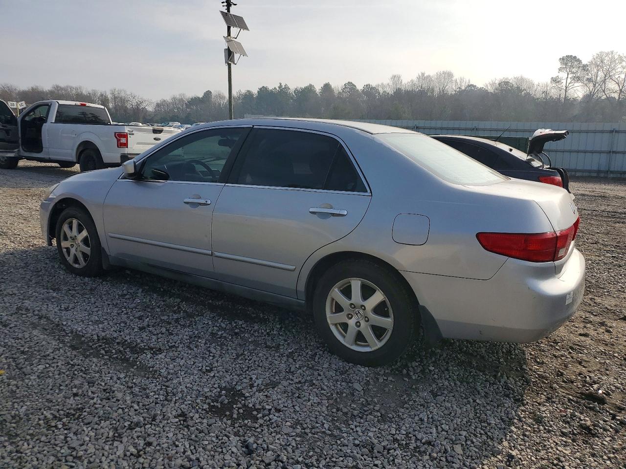 2005 HONDA ACCORD LX photo 2