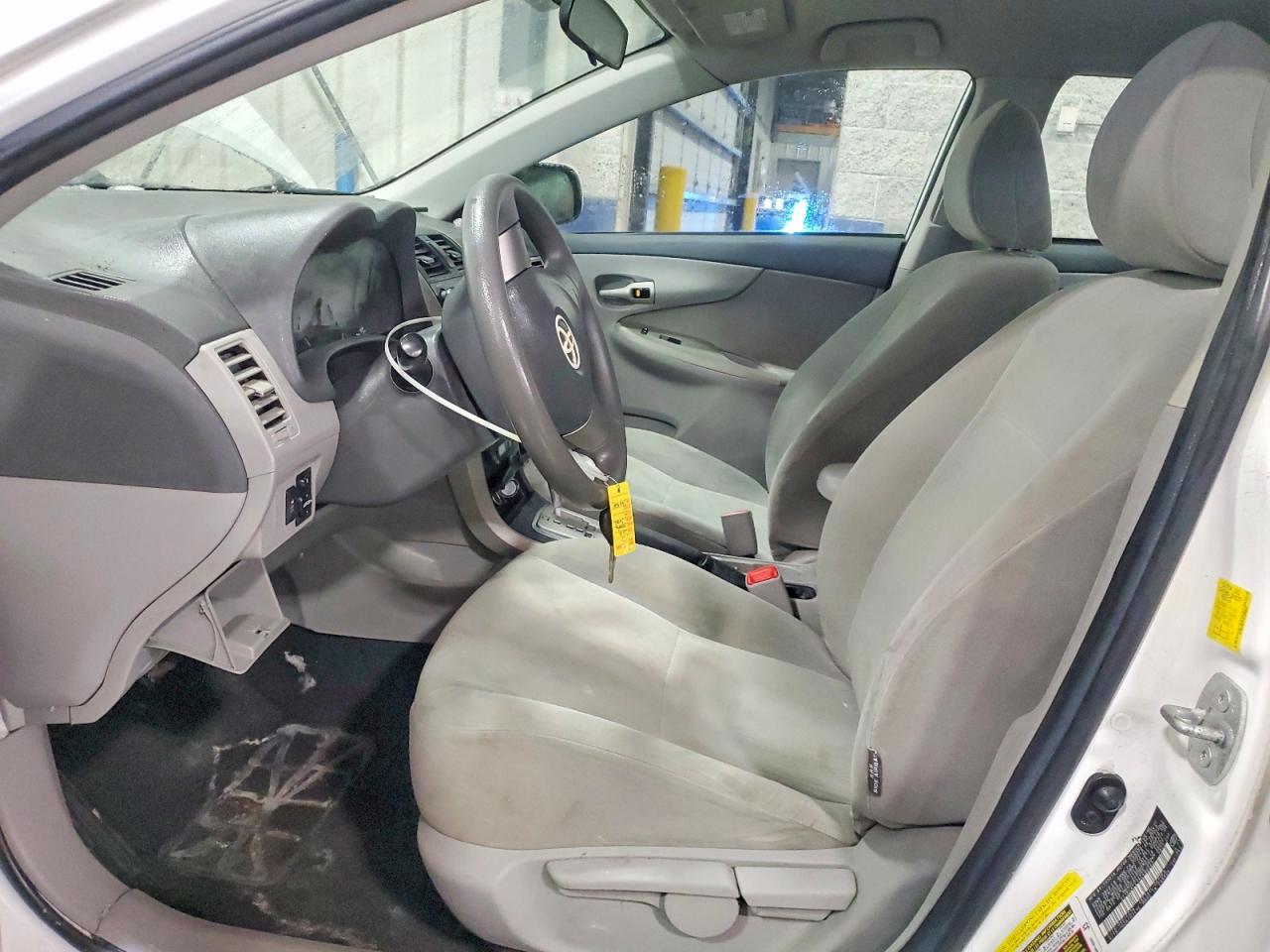 2010 TOYOTA COROLLA LE photo 7