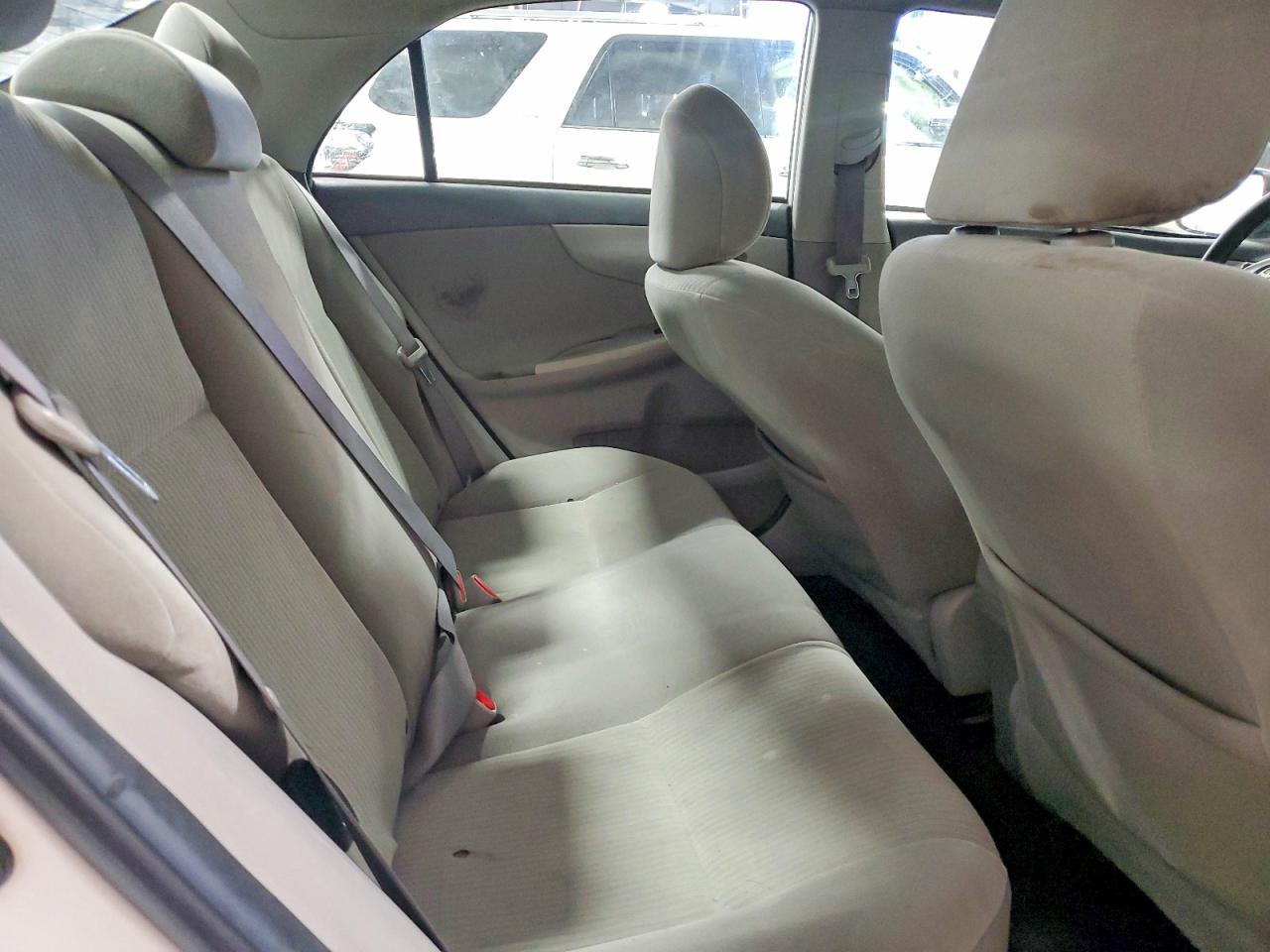 2010 TOYOTA COROLLA LE photo 10