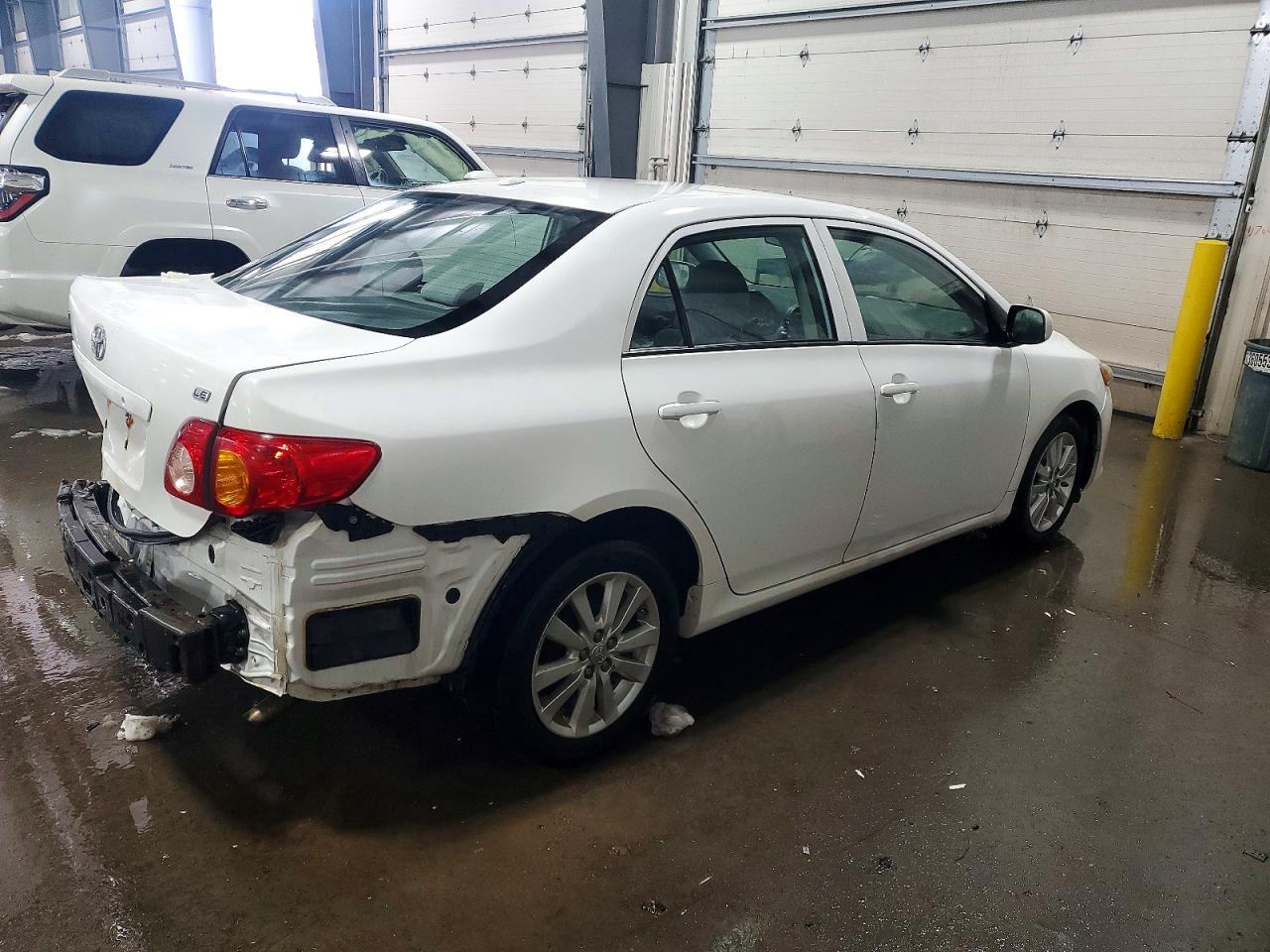 2010 TOYOTA COROLLA LE photo 3