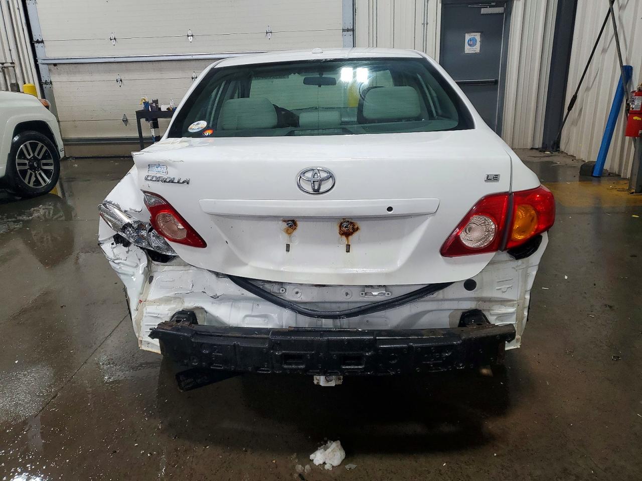 2010 TOYOTA COROLLA LE photo 6