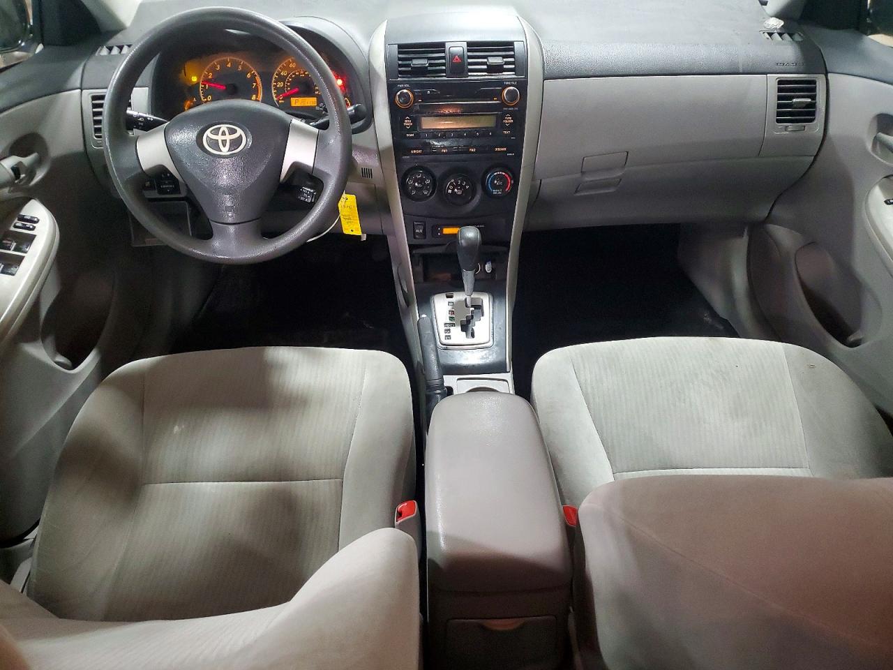 2010 TOYOTA COROLLA LE photo 8