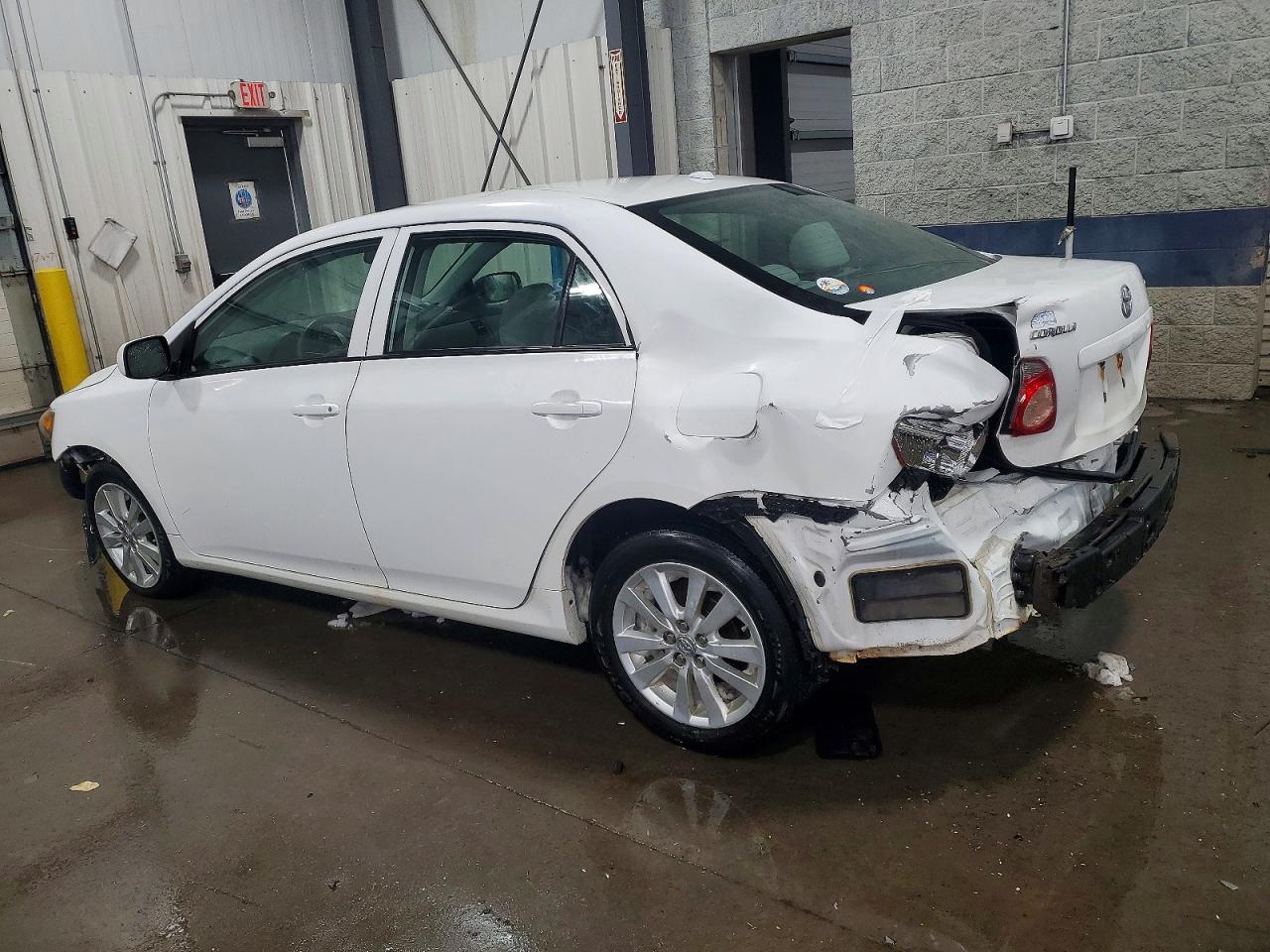 2010 TOYOTA COROLLA LE photo 2
