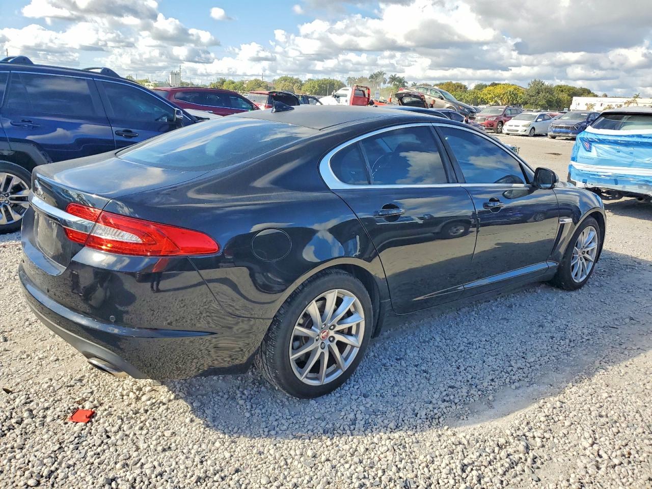 2015 JAGUAR XF 2.0T PREMIUM photo 3