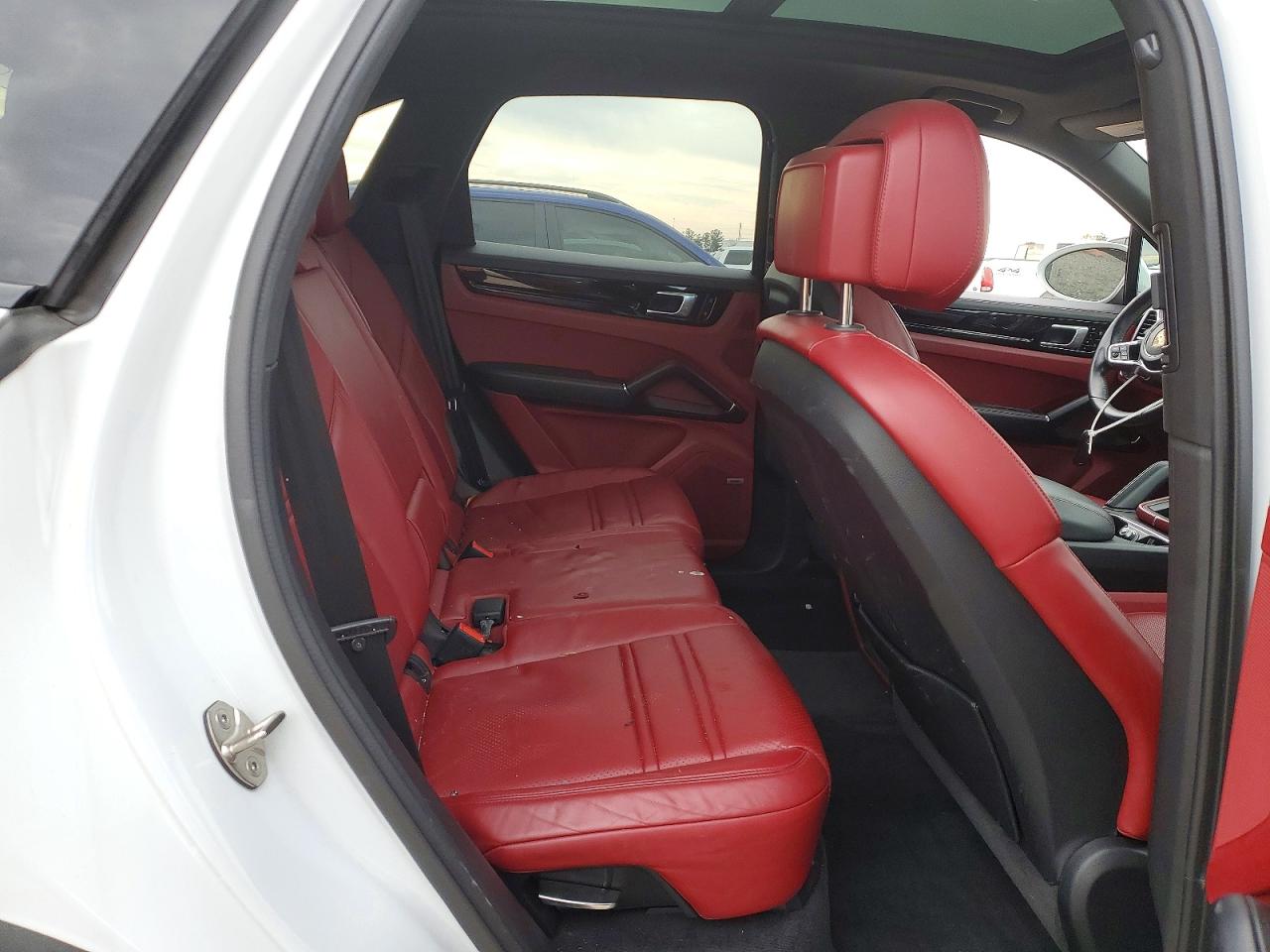 2021 PORSCHE CAYENNE photo 11