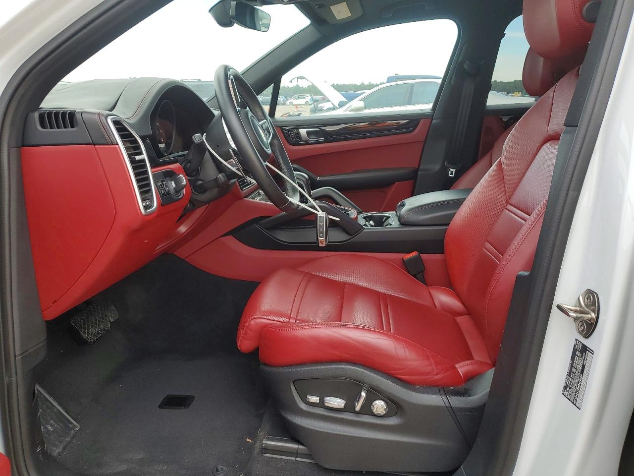 2021 PORSCHE CAYENNE photo 7