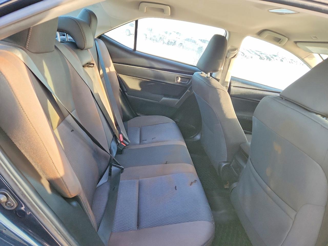 2019 TOYOTA COROLLA L photo 10