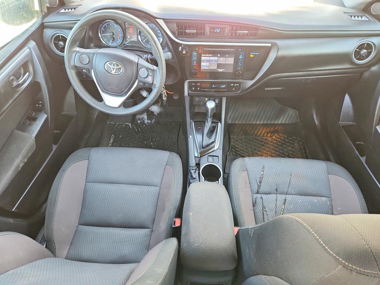 2019 TOYOTA COROLLA L photo 8
