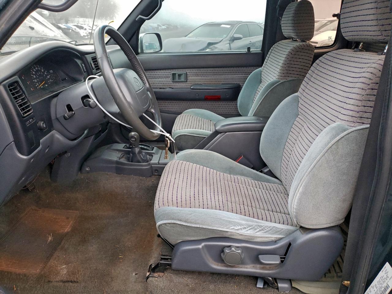 1996 TOYOTA TACOMA XTRACAB SR5 photo 7