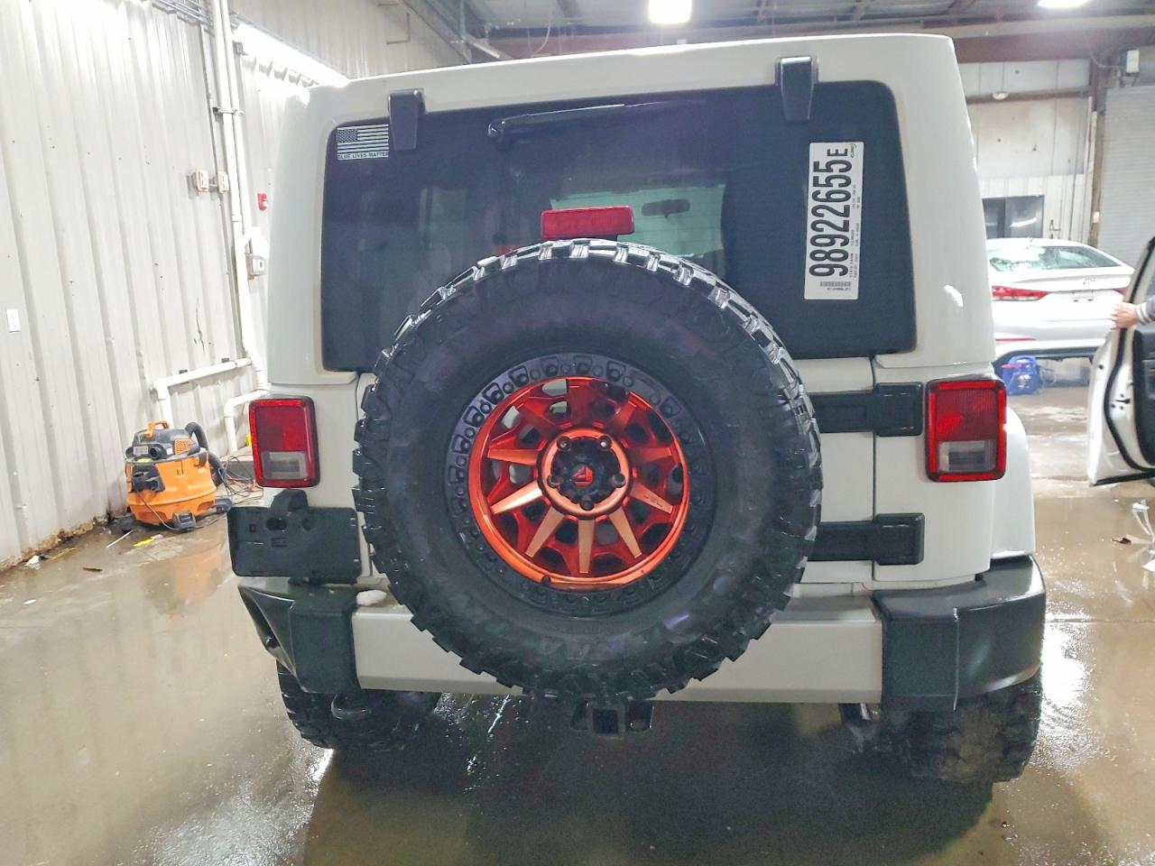 2012 JEEP WRANGLER UNLIMITED SAHARA photo 11