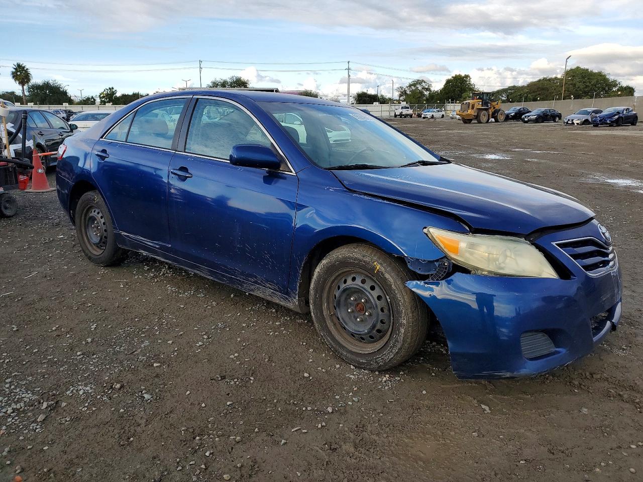 2011 TOYOTA CAMRY BASE photo 4