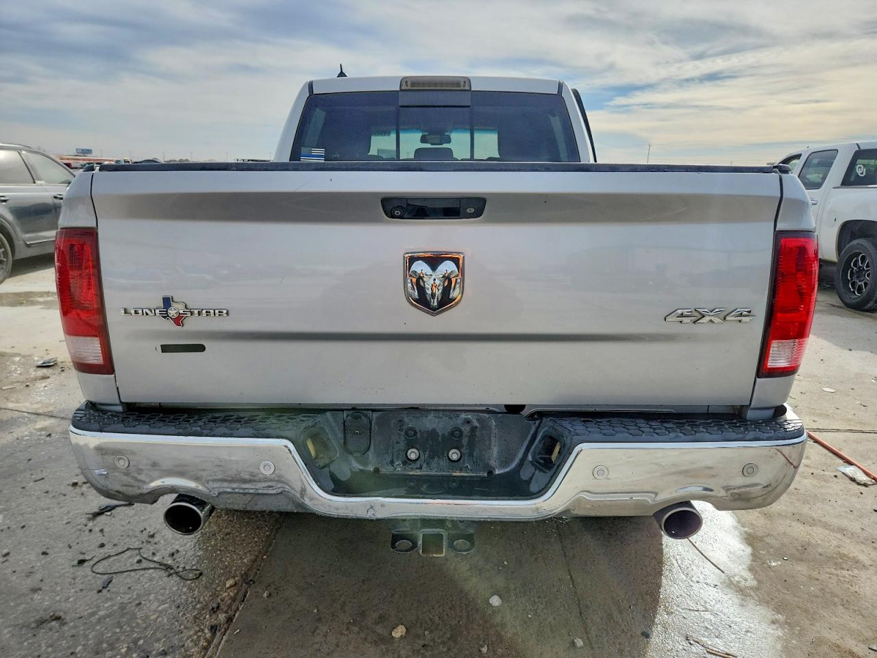 2015 RAM 1500 SLT photo 6