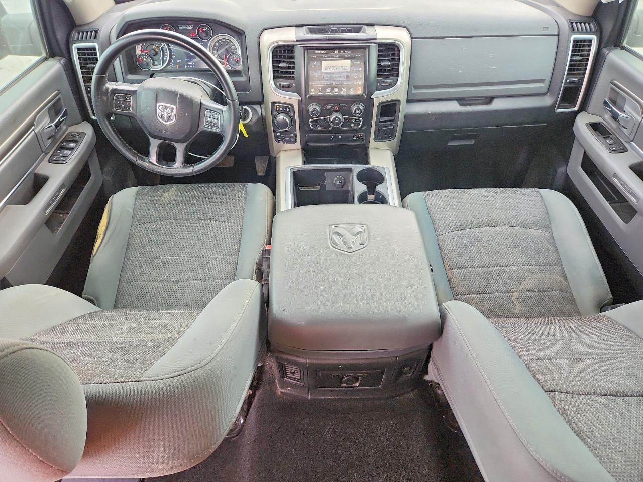 2015 RAM 1500 SLT photo 8