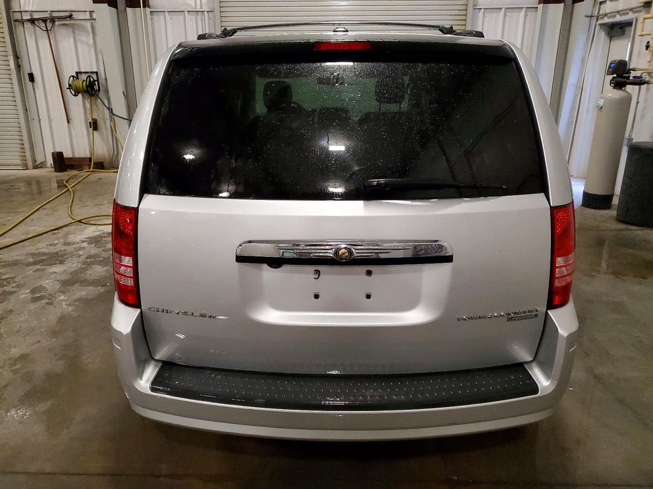 2010 CHRYSLER TOWN & COUNTRY TOURING photo 6