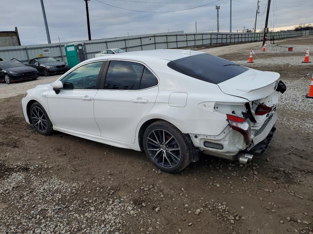 2021 TOYOTA CAMRY SE photo 2