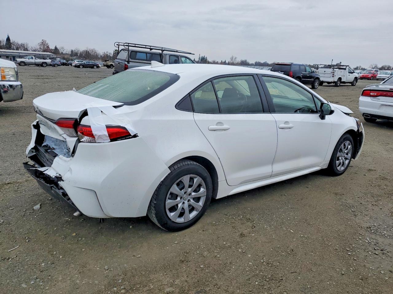 2024 TOYOTA COROLLA LE photo 3