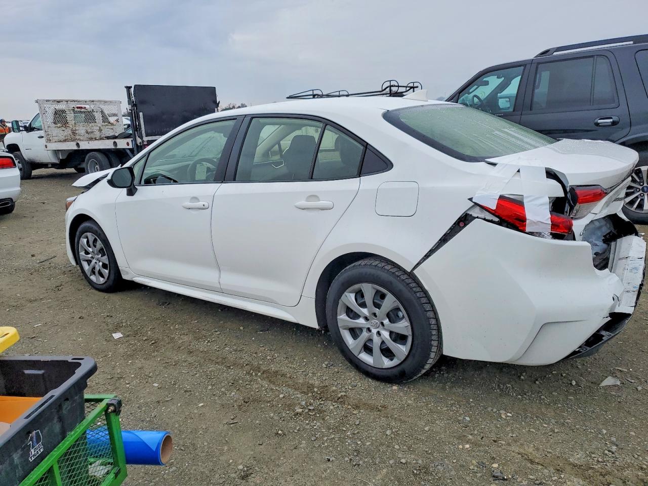 2024 TOYOTA COROLLA LE photo 2