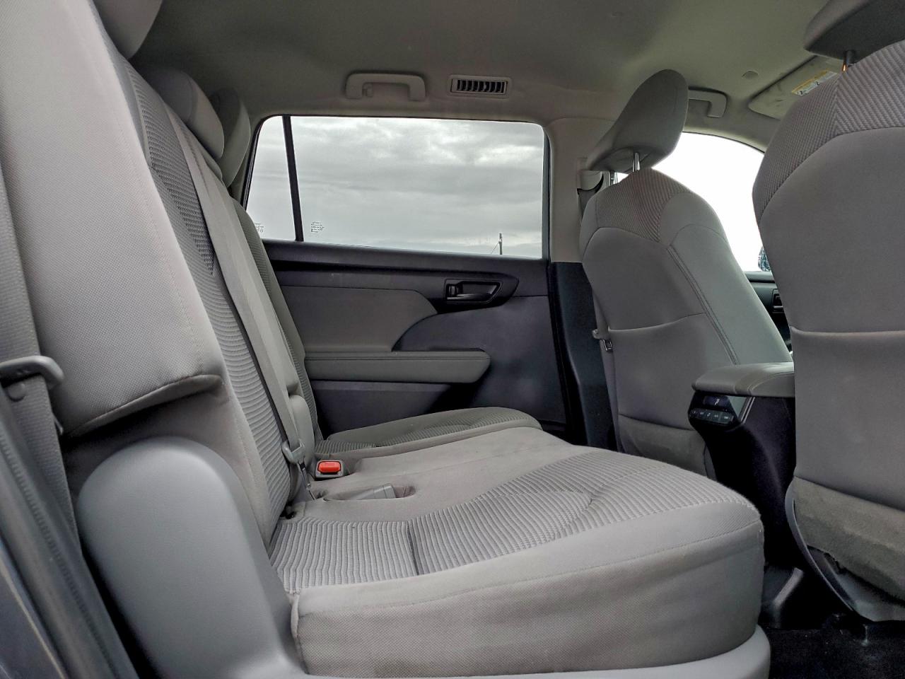 2021 TOYOTA HIGHLANDER L photo 11