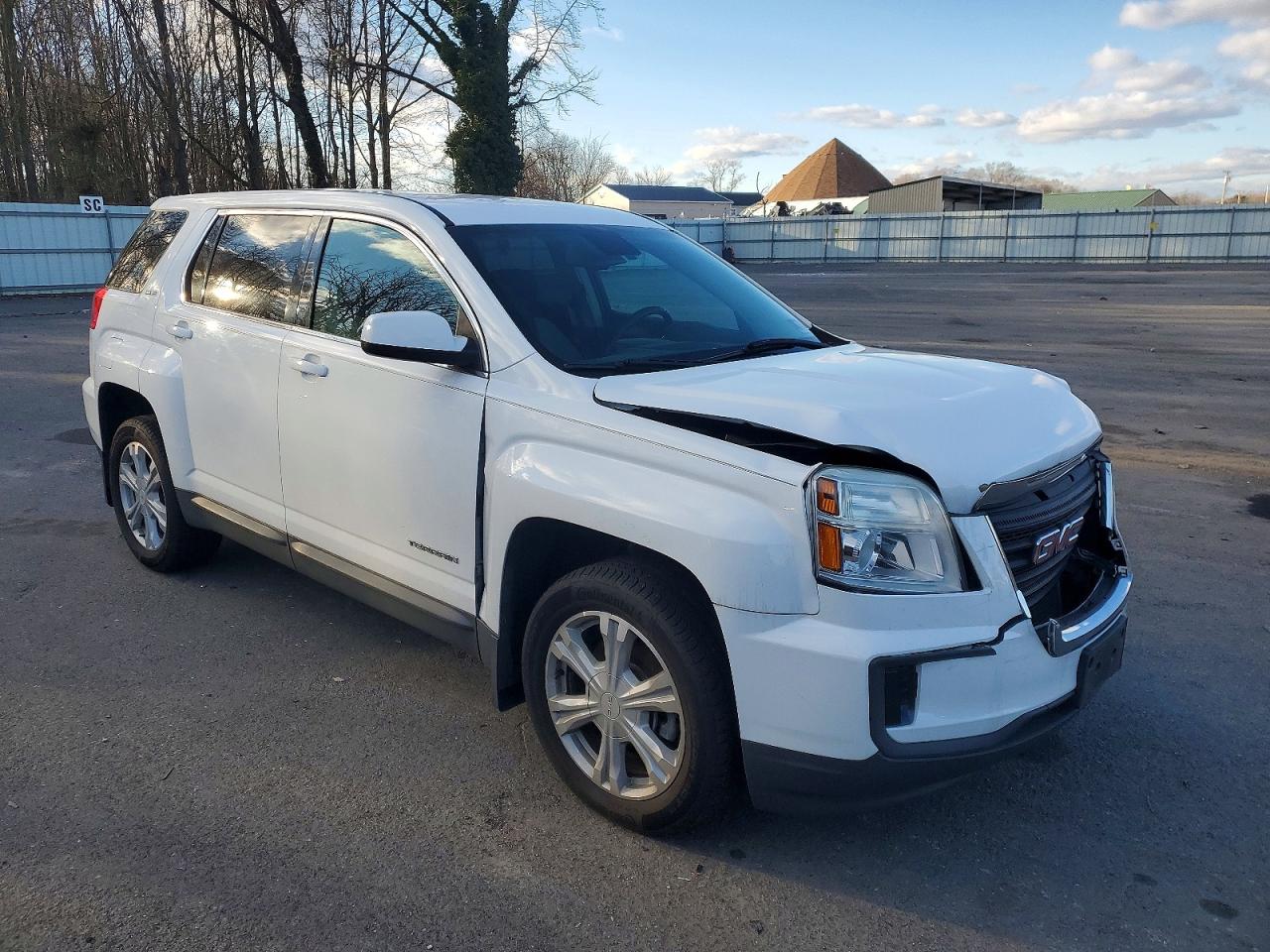 2017 GMC TERRAIN SLE photo 4