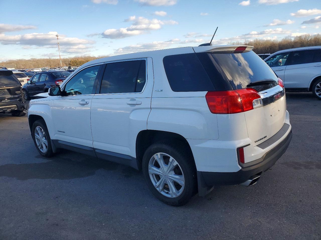 2017 GMC TERRAIN SLE photo 2