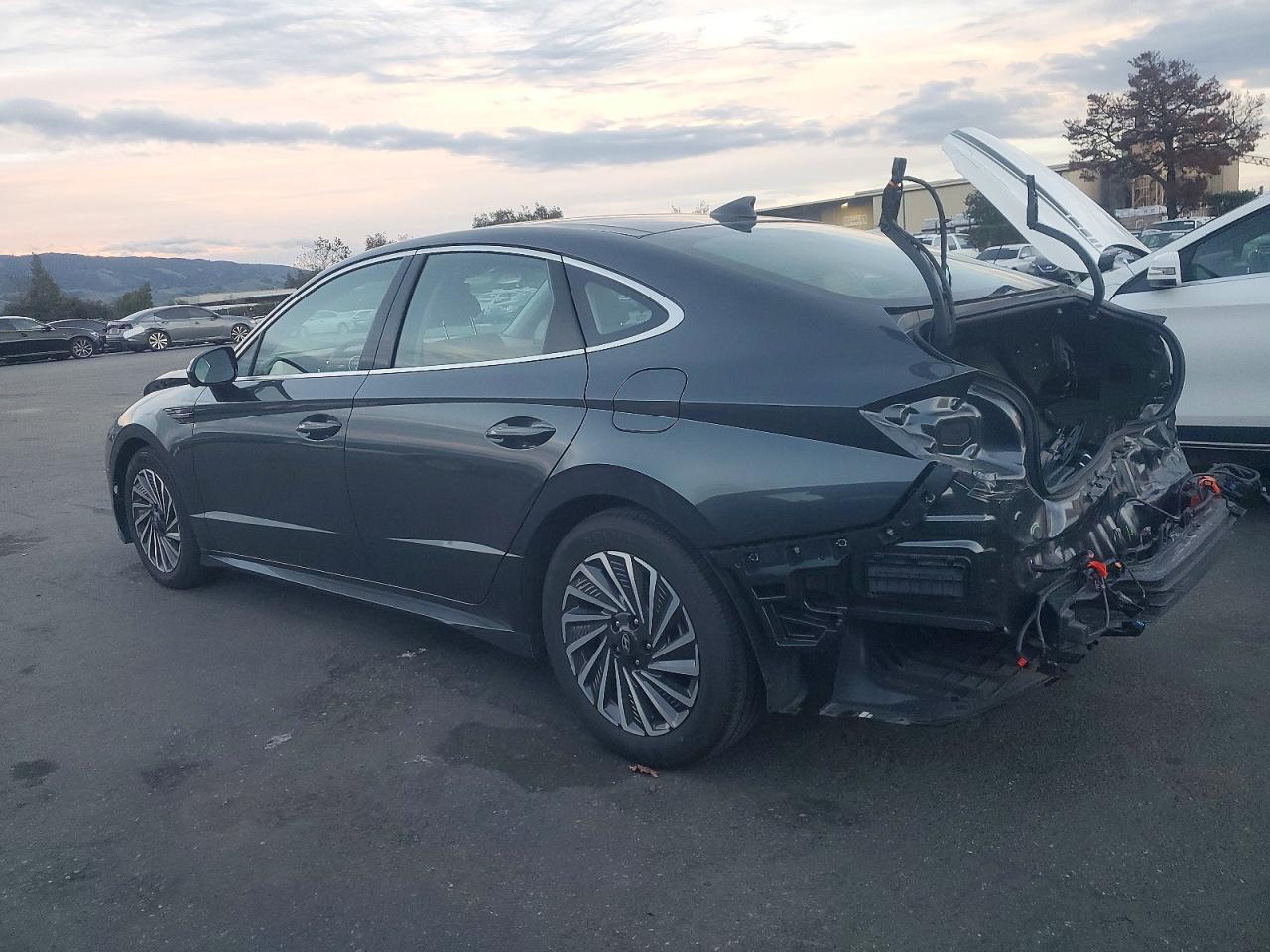 2025 HYUNDAI SONATA HYBRID photo 2