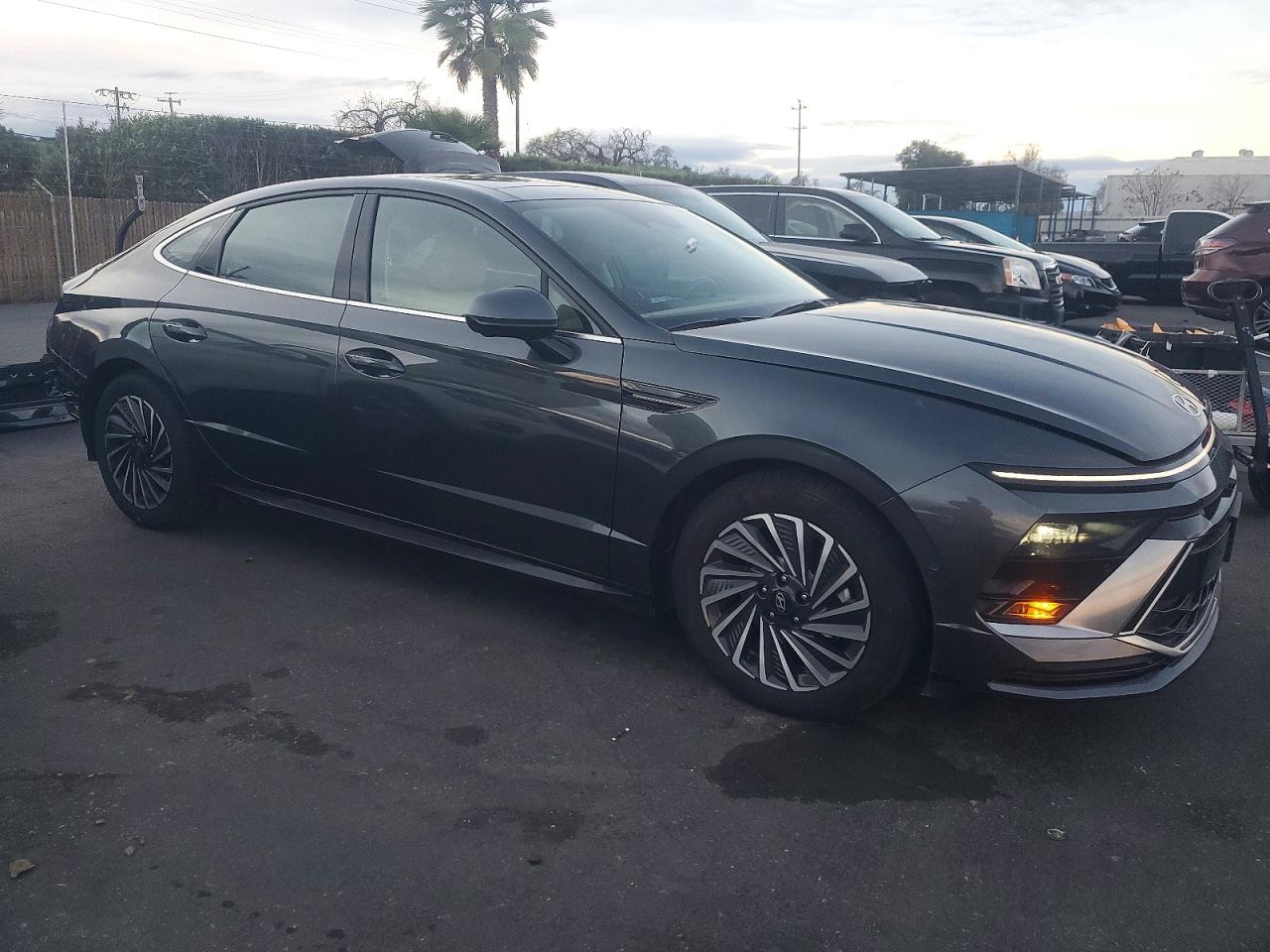 2025 HYUNDAI SONATA HYBRID photo 4