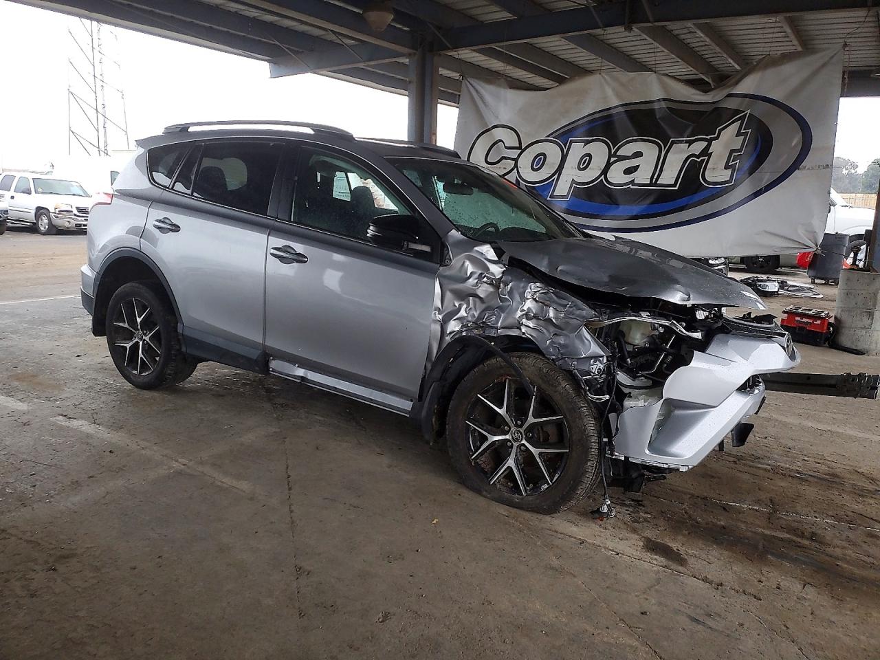 2017 TOYOTA RAV4 SE photo 4