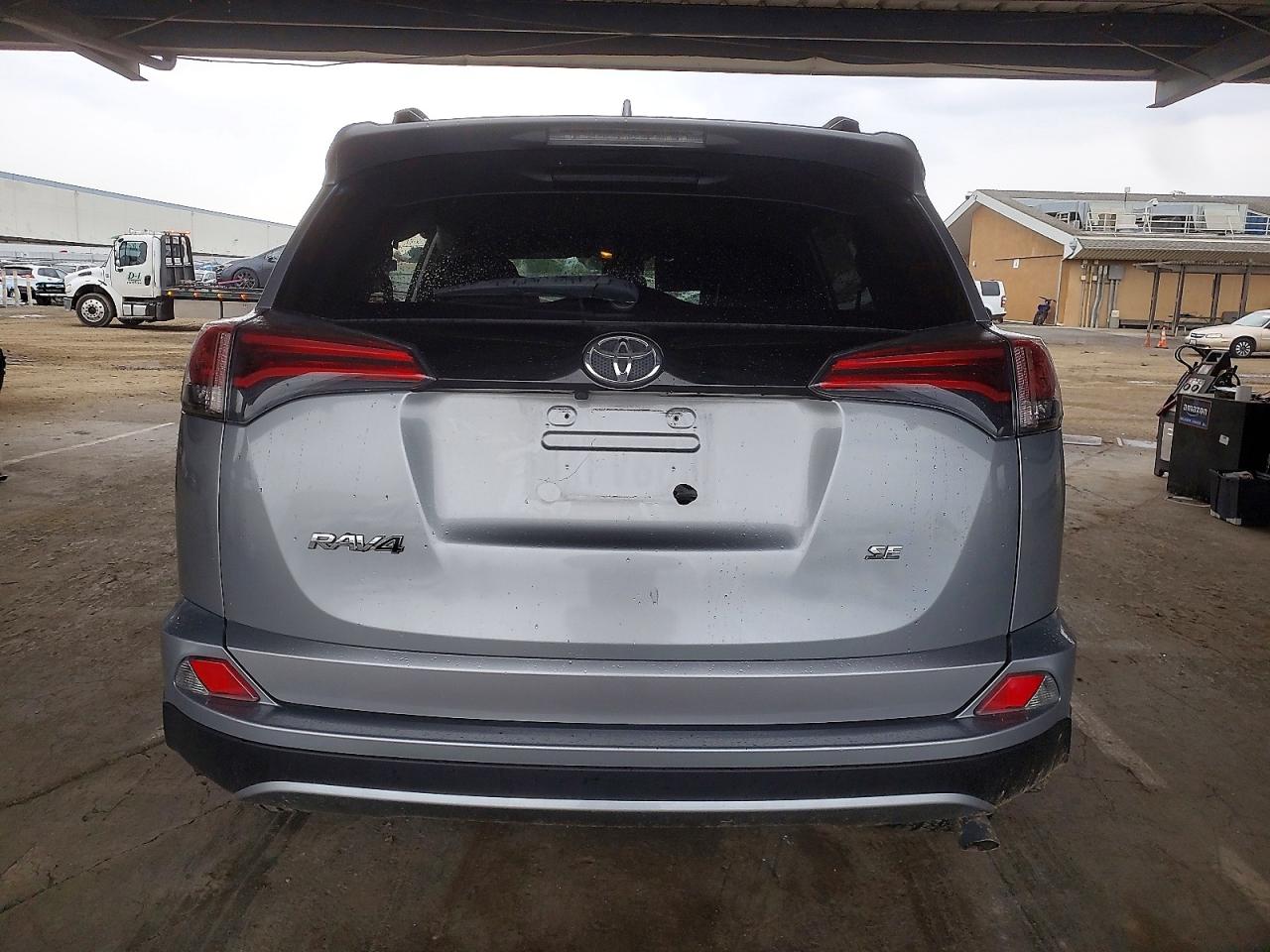 2017 TOYOTA RAV4 SE photo 6