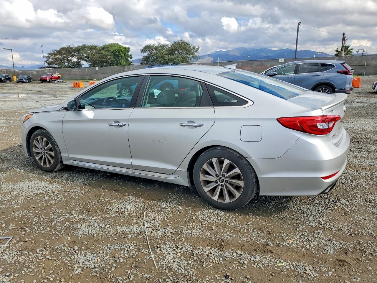 2015 HYUNDAI SONATA SPORT photo 2