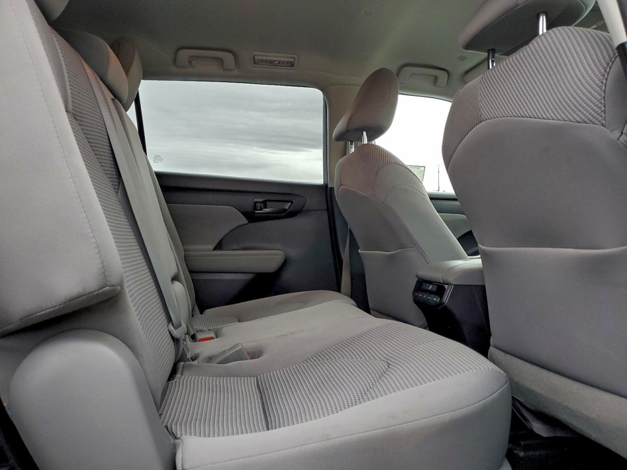 2022 TOYOTA HIGHLANDER HYBRID LE photo 11