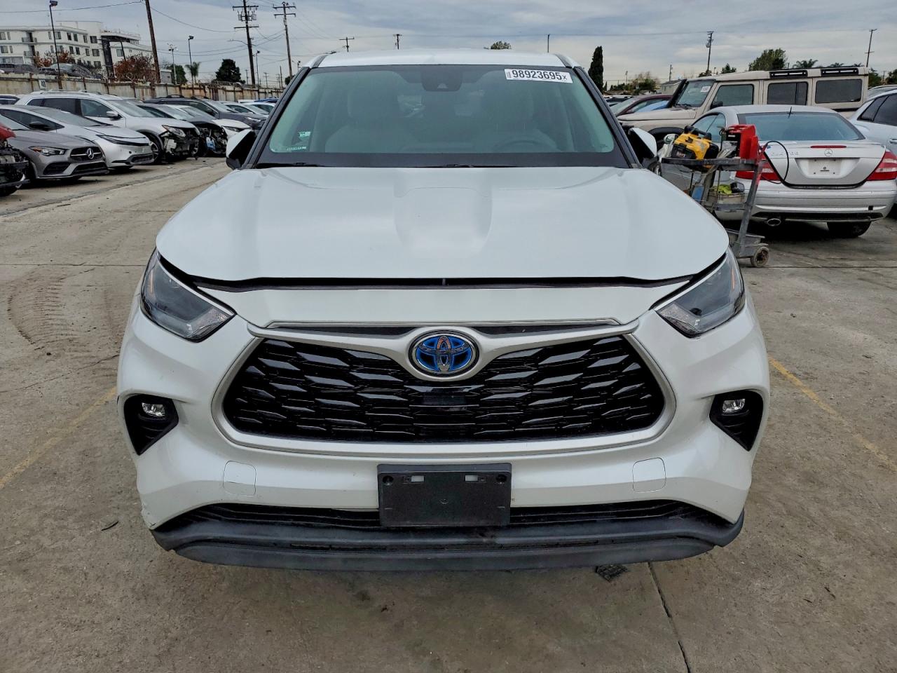 2022 TOYOTA HIGHLANDER HYBRID LE photo 5