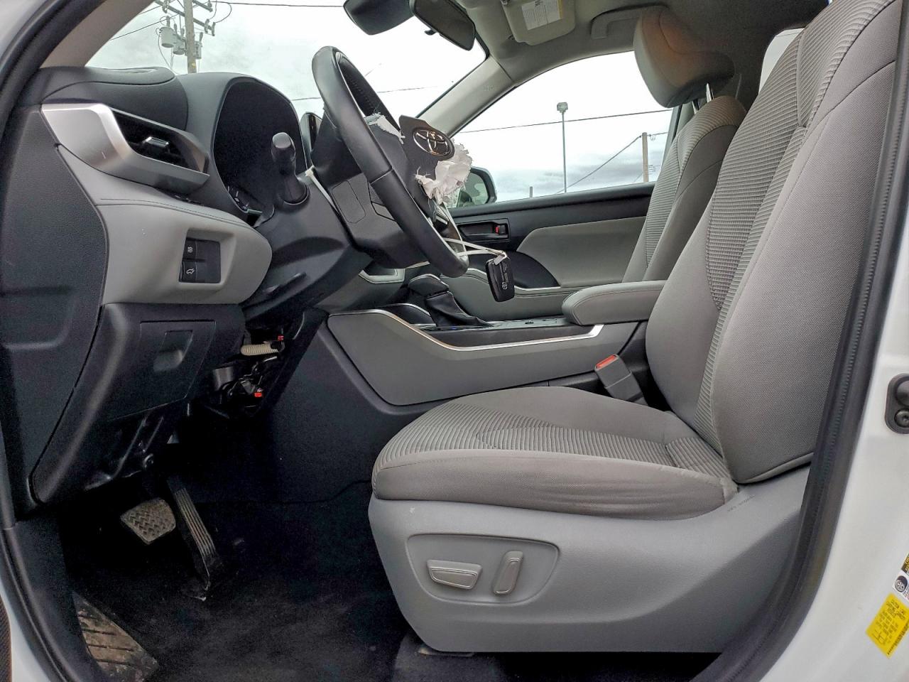 2022 TOYOTA HIGHLANDER HYBRID LE photo 7