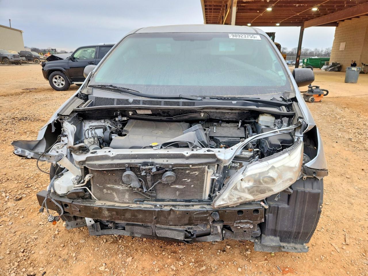2016 TOYOTA SIENNA photo 5