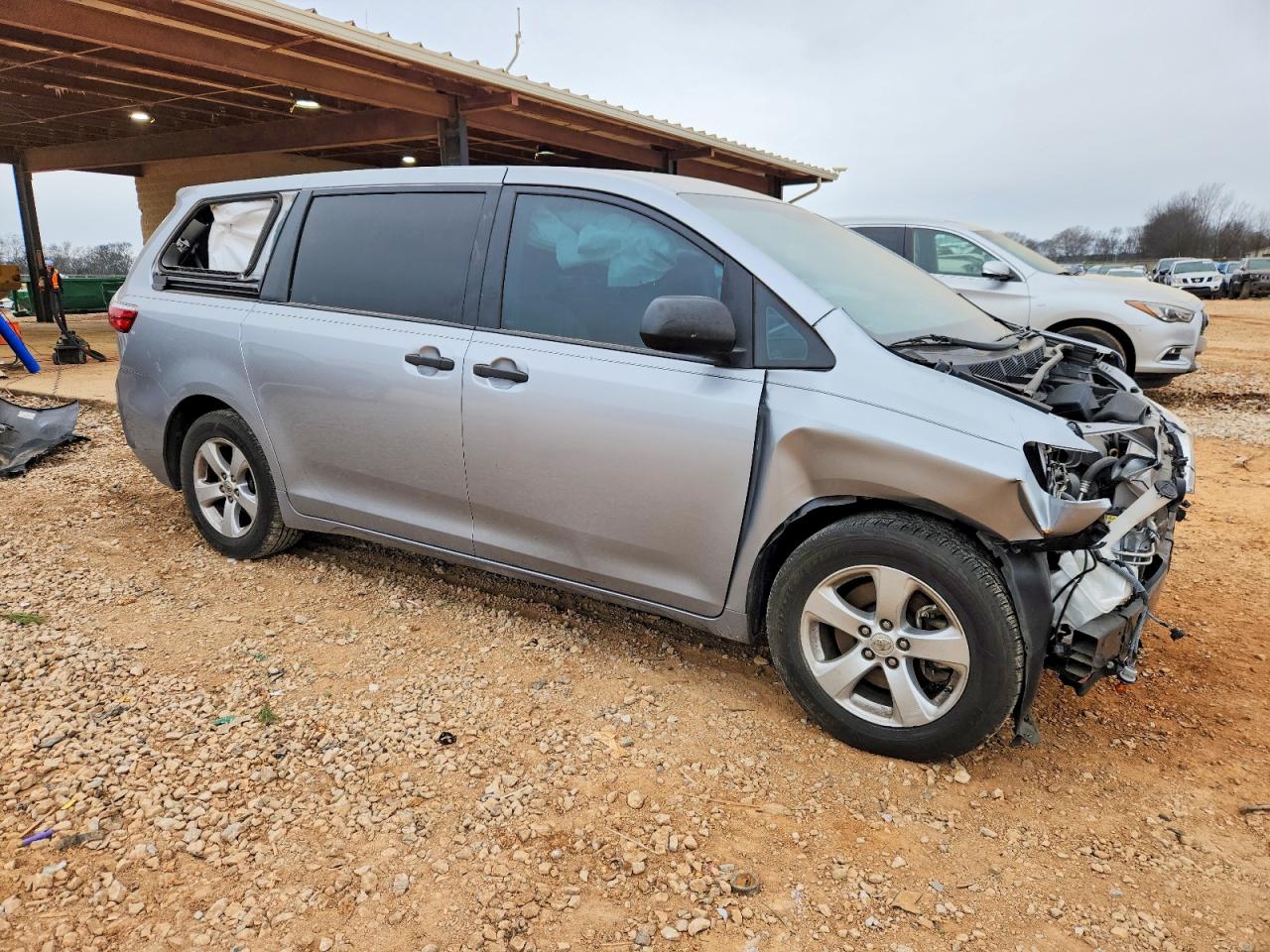 2016 TOYOTA SIENNA photo 4