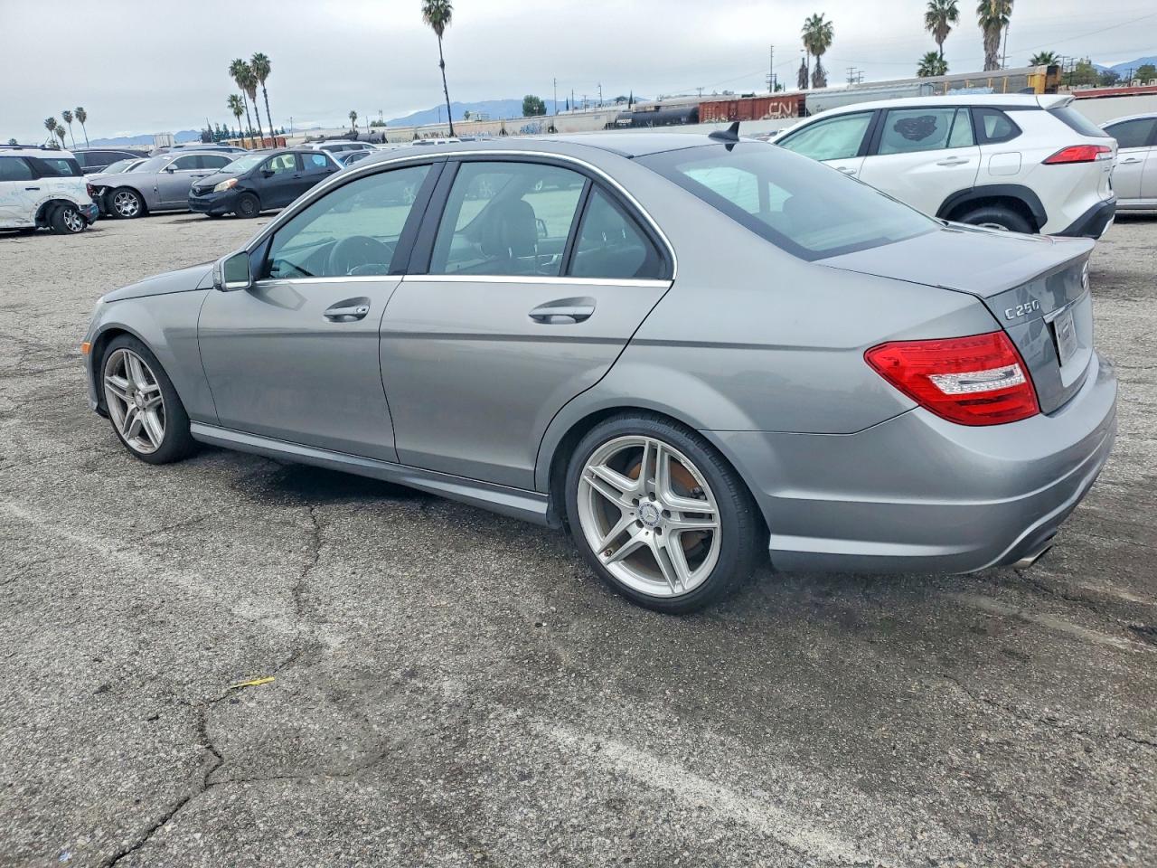 2013 MERCEDES-BENZ C 250 photo 2