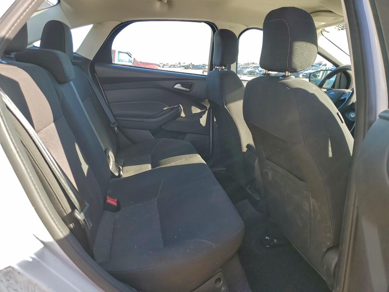 2018 FORD FOCUS SE photo 28