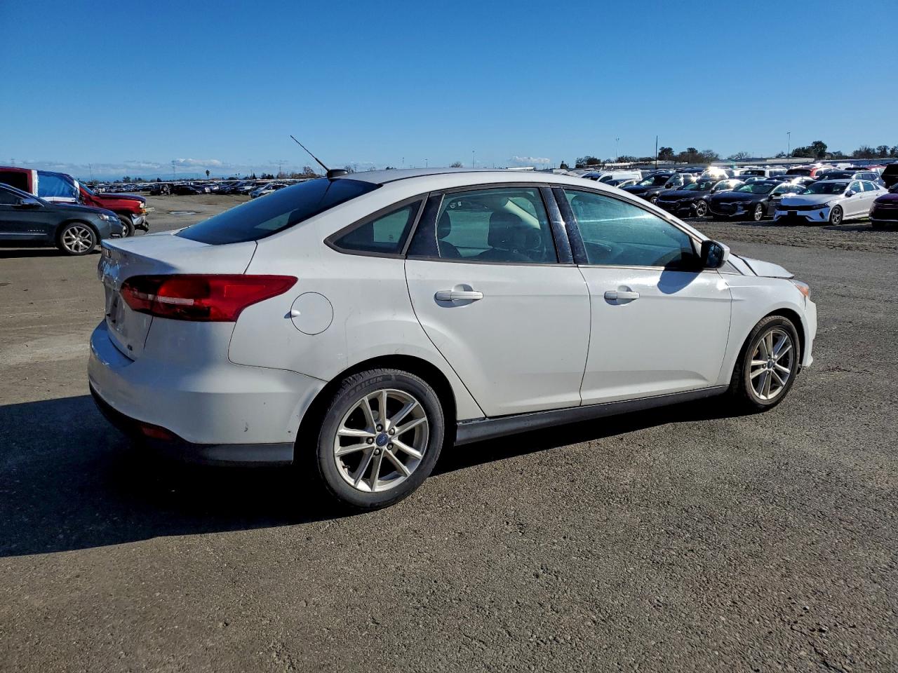 2018 FORD FOCUS SE photo 7