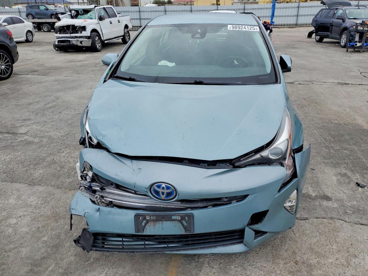 2016 TOYOTA PRIUS photo 5