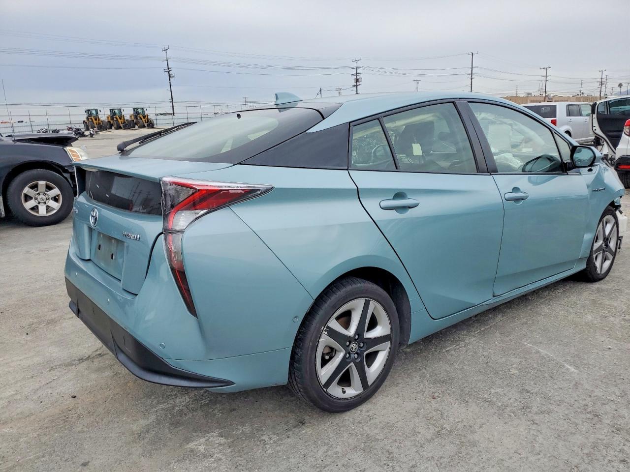 2016 TOYOTA PRIUS photo 3