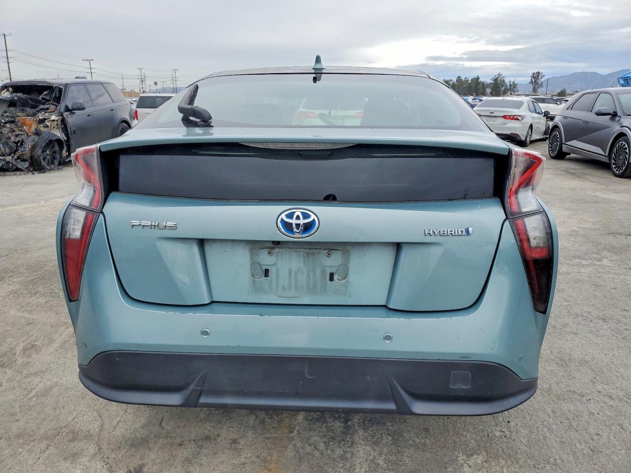 2016 TOYOTA PRIUS photo 6