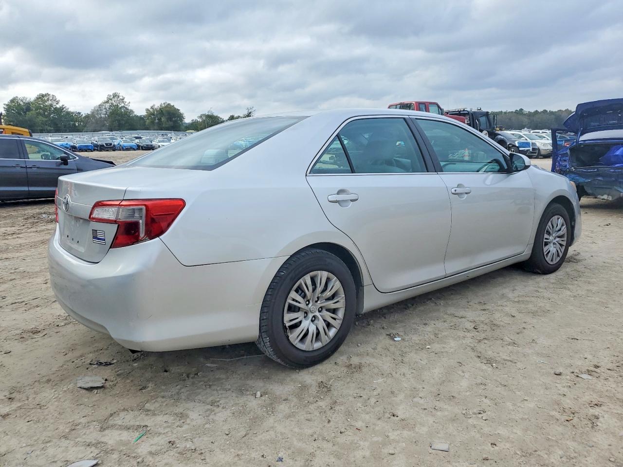 2012 TOYOTA CAMRY BASE photo 3
