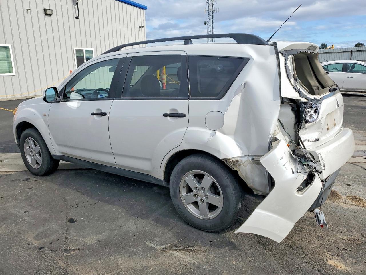 2007 MITSUBISHI OUTLANDER ES photo 2