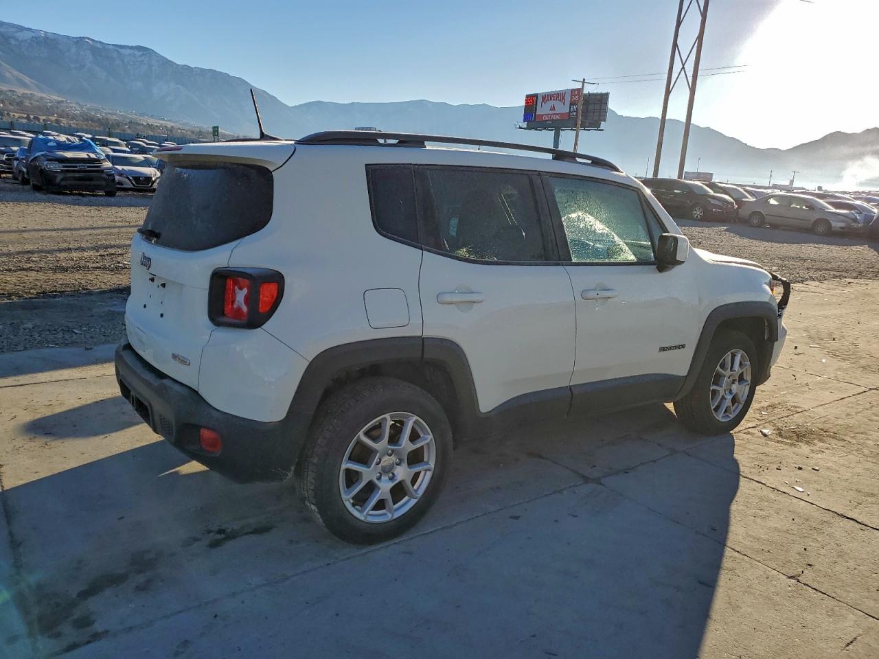 2019 JEEP RENEGADE LATITUDE photo 3