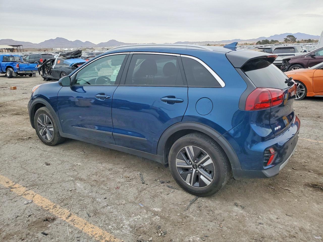 2022 KIA NIRO LX photo 2