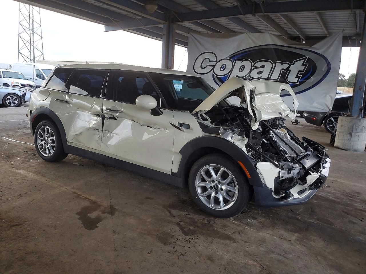 2019 MINI COOPER CLUBMAN photo 4