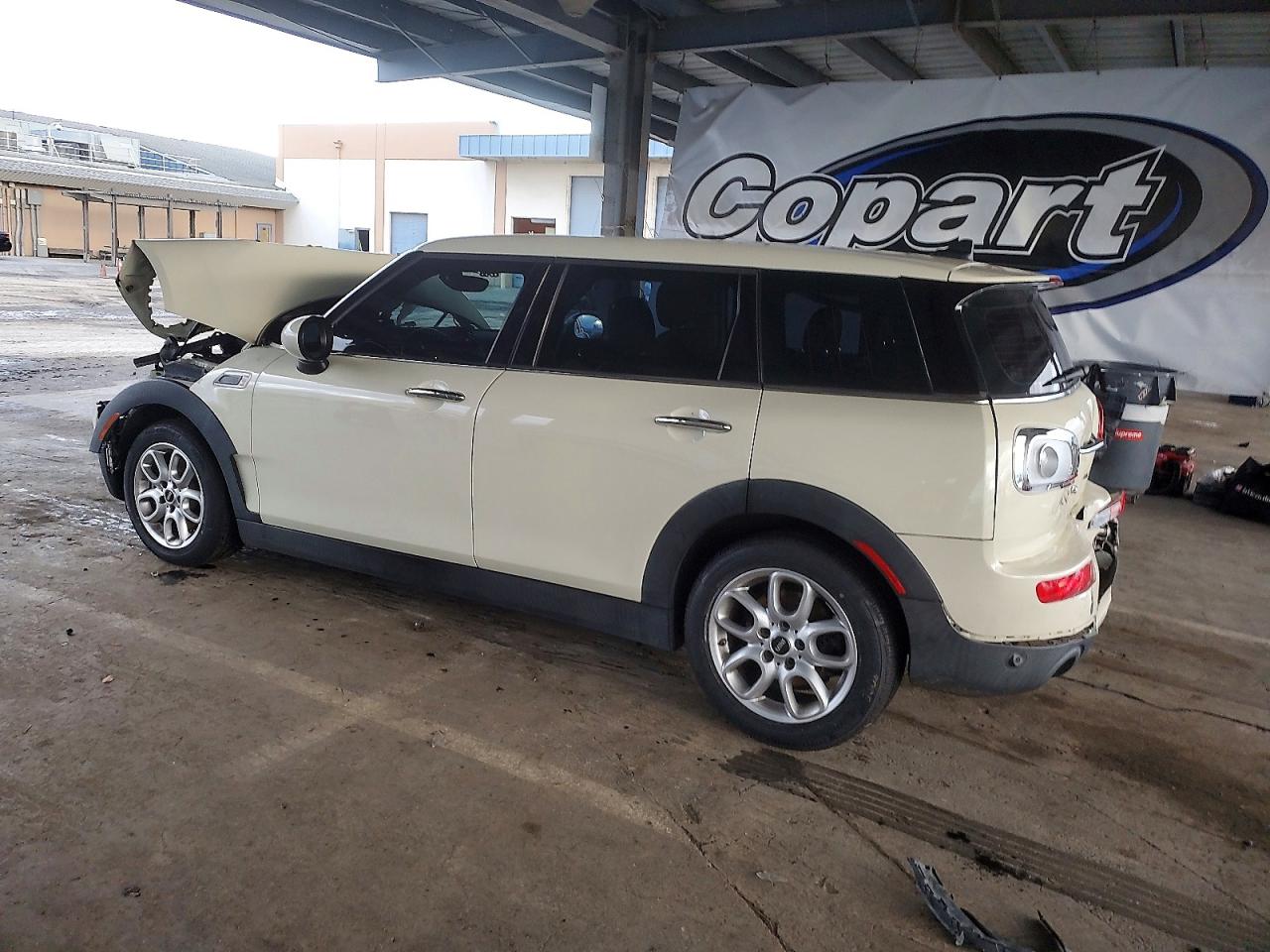 2019 MINI COOPER CLUBMAN photo 2