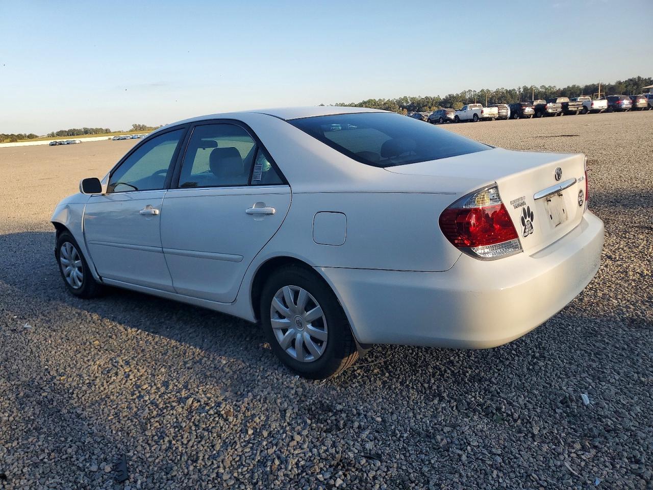 2005 TOYOTA CAMRY LE photo 2