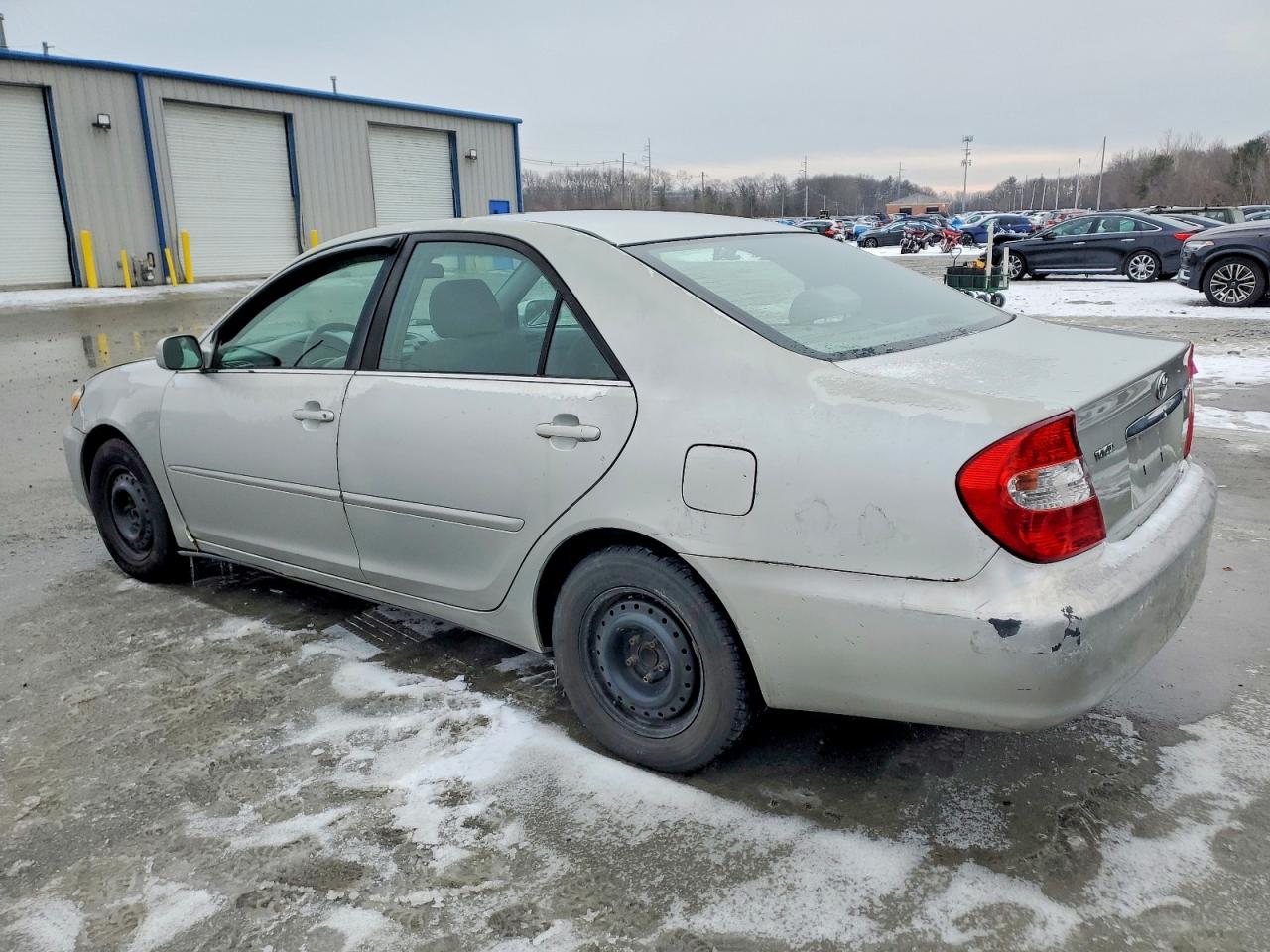 2003 TOYOTA CAMRY LE photo 2