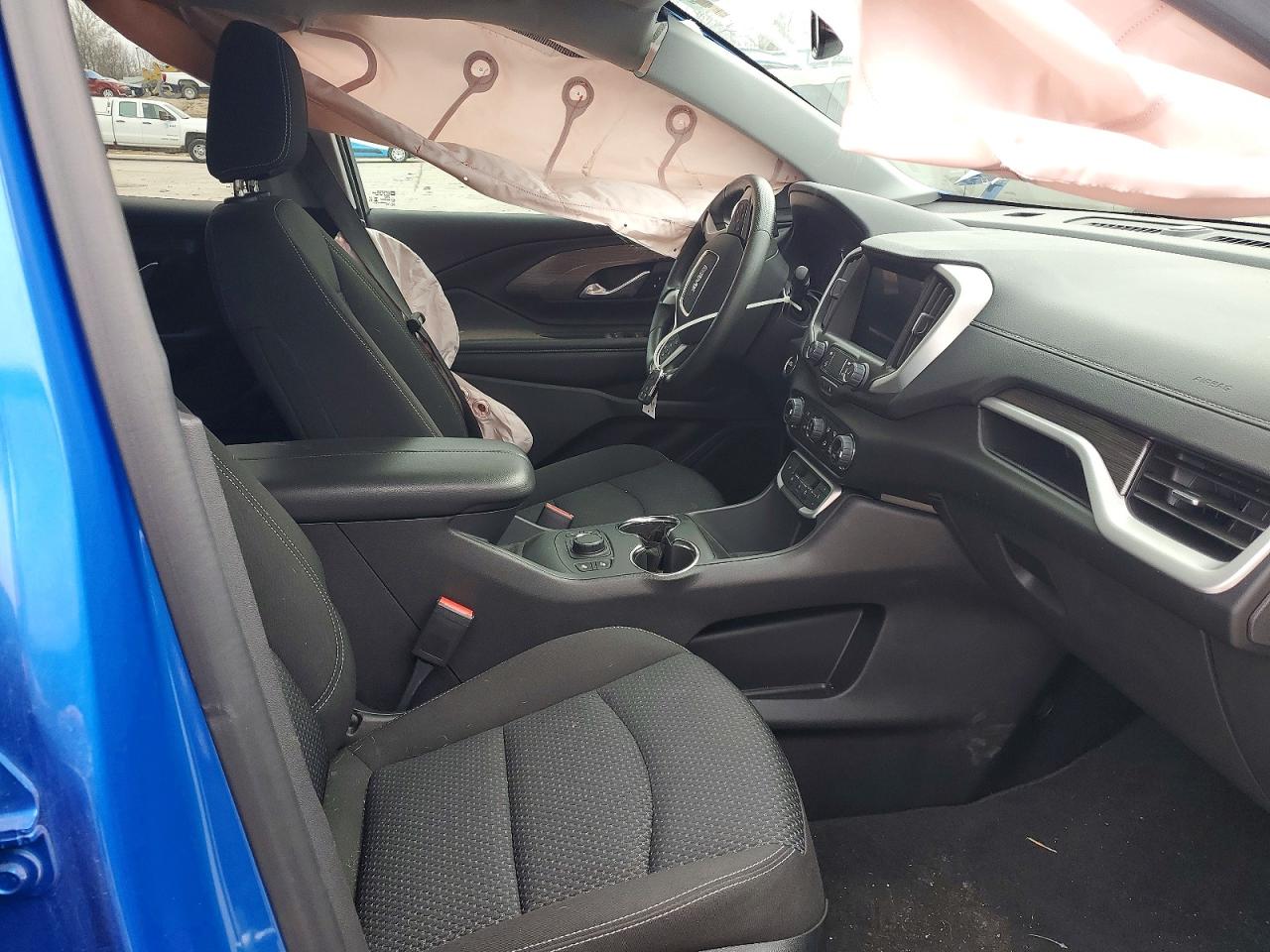 2024 GMC TERRAIN photo 7